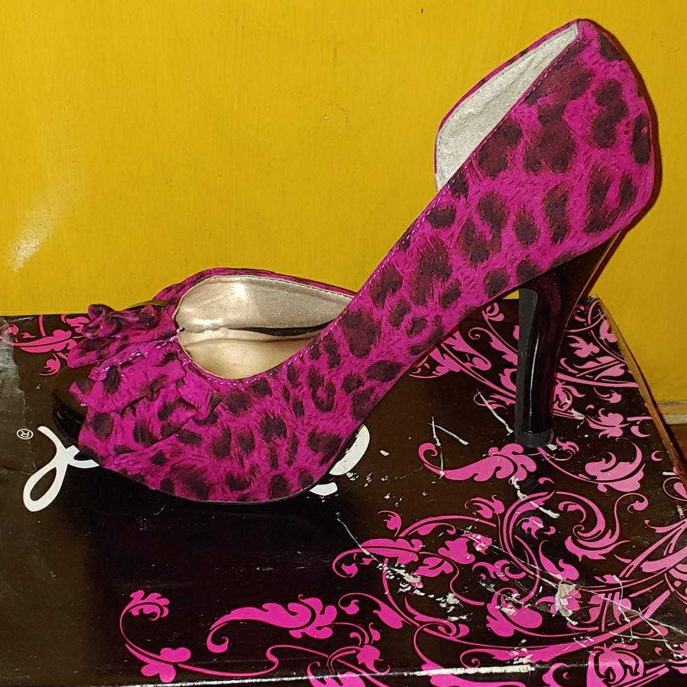 Hot Pink Pumps!
